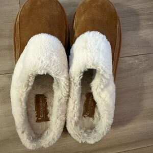 Koolaburra Tan and Cream Slippers
